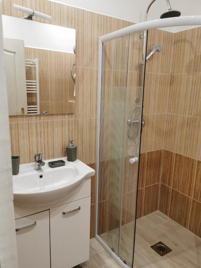 Baross-Hat 5 Szolnok Ngoại thất bức ảnh